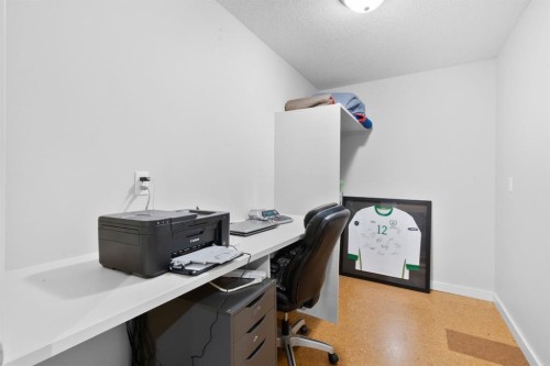 29 Sandpiper Drive, Didsbury, AB - Indoor Photo Showing Office
