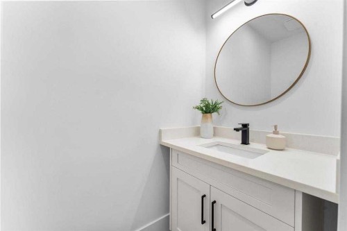 10404 Maplemont Road Se, Calgary, AB - Indoor Photo Showing Bathroom