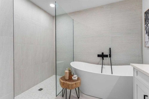 10404 Maplemont Road Se, Calgary, AB - Indoor Photo Showing Bathroom