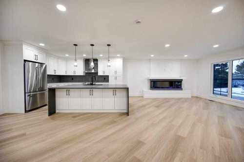 10404 Maplemont Road Se, Calgary, AB - Indoor Photo Showing Kitchen With Upgraded Kitchen