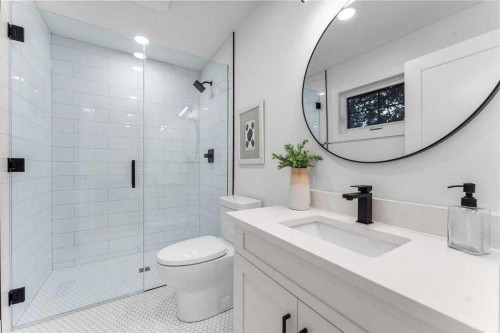 10404 Maplemont Road Se, Calgary, AB - Indoor Photo Showing Bathroom