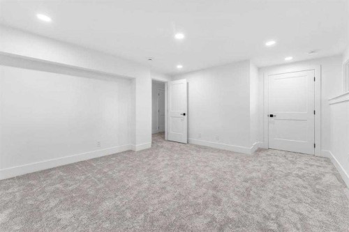 10404 Maplemont Road Se, Calgary, AB - Indoor Photo Showing Other Room