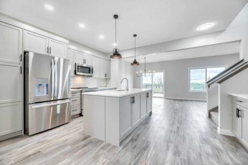 230 Wildrose Drive, Strathmore, AB - Indoor Photo Showing Kitchen With Upgraded Kitchen