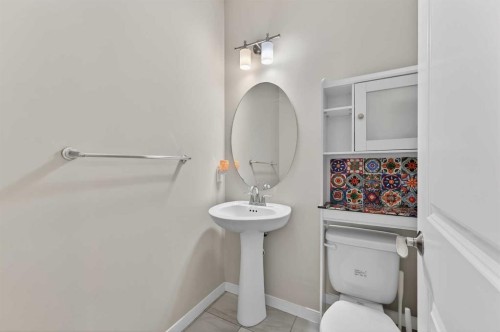15 Fireside Crescent, Cochrane, AB - Indoor Photo Showing Bathroom