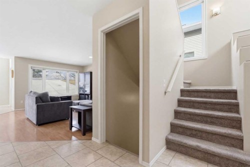 1067 Coventry Drive Ne, Calgary, AB - Indoor Photo Showing Other Room