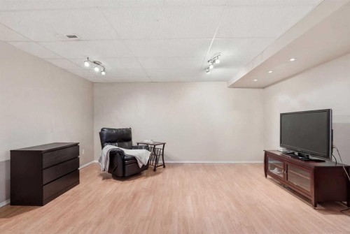 1067 Coventry Drive Ne, Calgary, AB - Indoor