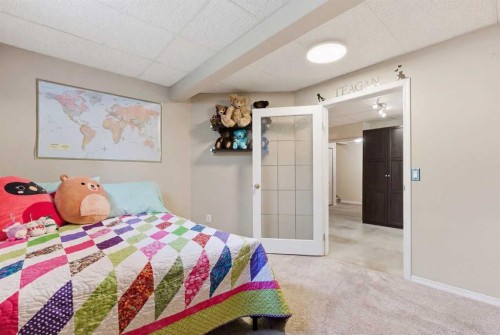 1067 Coventry Drive Ne, Calgary, AB - Indoor Photo Showing Bedroom