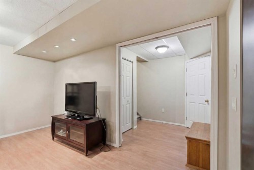 1067 Coventry Drive Ne, Calgary, AB - Indoor Photo Showing Other Room