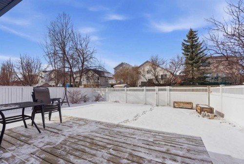 1067 Coventry Drive Ne, Calgary, AB - Outdoor