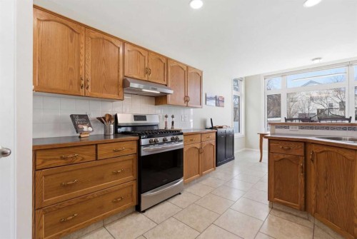 1067 Coventry Drive Ne, Calgary, AB - Indoor Photo Showing Kitchen