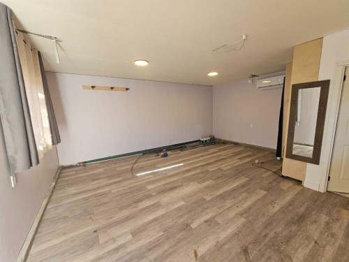 7639 Ogden Road Se, Calgary, AB - Indoor Photo Showing Other Room