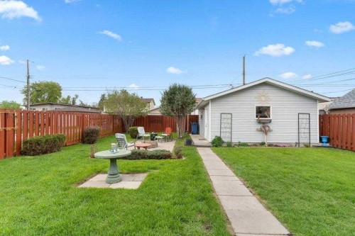 7639 Ogden Road Se, Calgary, AB - Outdoor