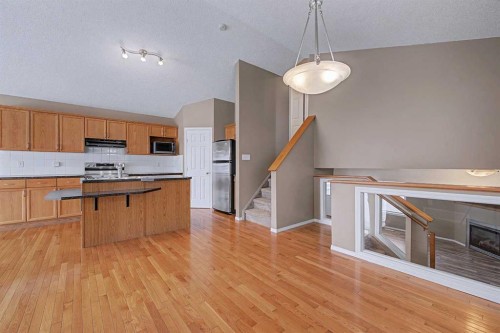 522 Evermeadow Road Sw, Calgary, AB - Indoor Photo Showing Kitchen