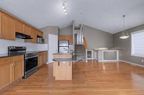 522 Evermeadow Road Sw, Calgary, AB - Indoor Photo Showing Kitchen