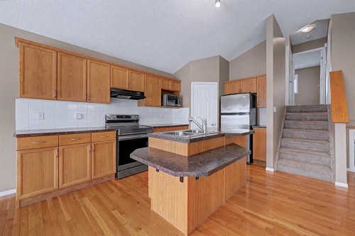 522 Evermeadow Road Sw, Calgary, AB - Indoor Photo Showing Kitchen