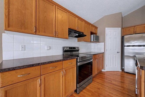 522 Evermeadow Road Sw, Calgary, AB - Indoor Photo Showing Kitchen