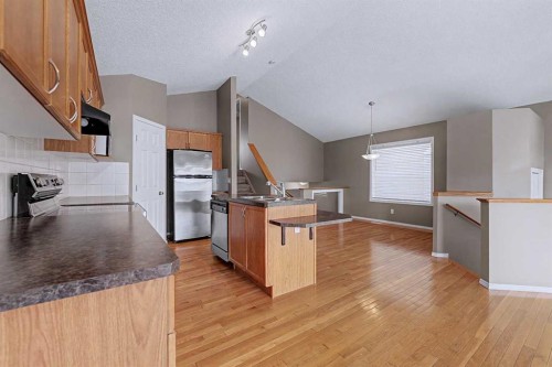 522 Evermeadow Road Sw, Calgary, AB - Indoor Photo Showing Kitchen