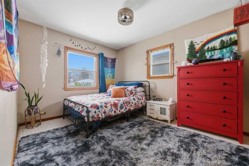 1019 8 Avenue Ne, Calgary, AB - Indoor Photo Showing Bedroom