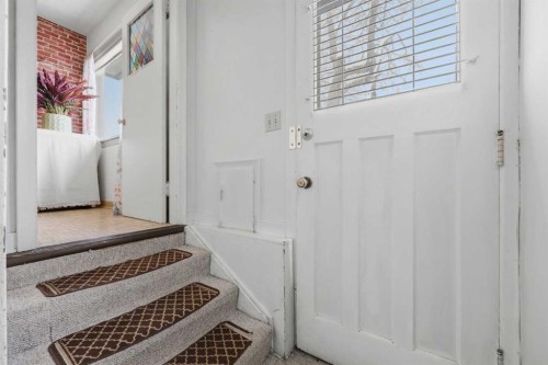 1019 8 Avenue Ne, Calgary, AB - Indoor Photo Showing Other Room