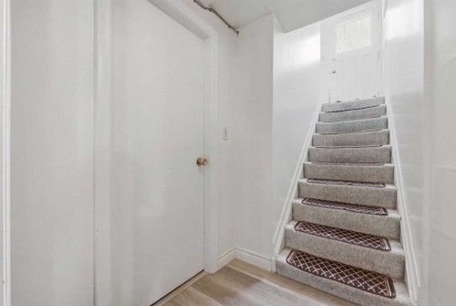 1019 8 Avenue Ne, Calgary, AB - Indoor Photo Showing Other Room