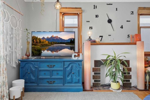 1019 8 Avenue Ne, Calgary, AB - Indoor Photo Showing Other Room