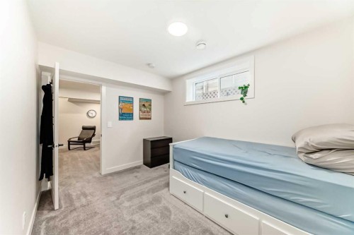 29 Precedence Glen, Cochrane, AB - Indoor Photo Showing Bedroom