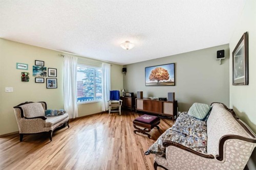 199 Mt Brewster Circle Se, Calgary, AB - Indoor Photo Showing Living Room