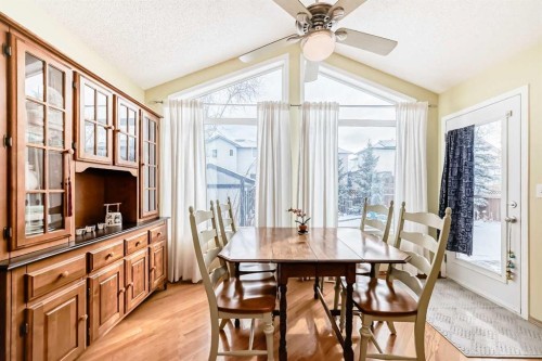 199 Mt Brewster Circle Se, Calgary, AB - Indoor Photo Showing Dining Room