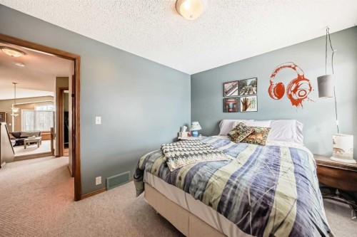 199 Mt Brewster Circle Se, Calgary, AB - Indoor Photo Showing Bedroom