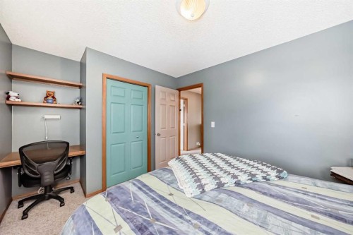 199 Mt Brewster Circle Se, Calgary, AB - Indoor Photo Showing Bedroom