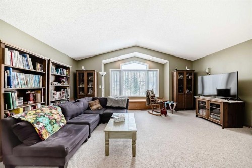 199 Mt Brewster Circle Se, Calgary, AB - Indoor Photo Showing Living Room