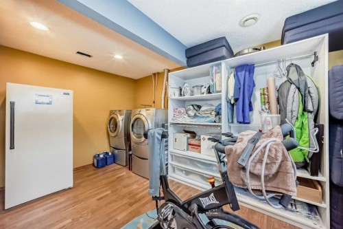 199 Mt Brewster Circle Se, Calgary, AB - Indoor Photo Showing Laundry Room