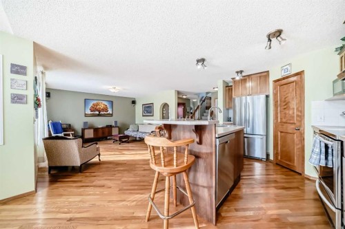 199 Mt Brewster Circle Se, Calgary, AB - Indoor Photo Showing Kitchen