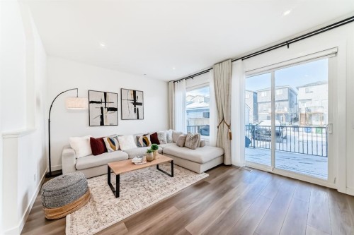 81 Herron Mews Ne, Calgary, AB - Indoor Photo Showing Living Room