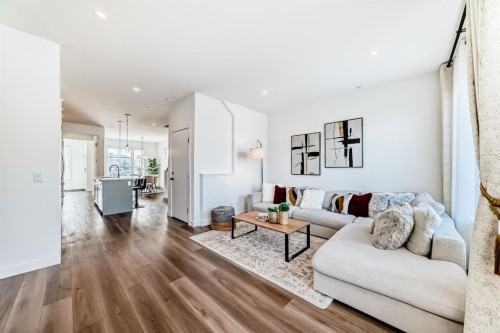 81 Herron Mews Ne, Calgary, AB - Indoor Photo Showing Living Room