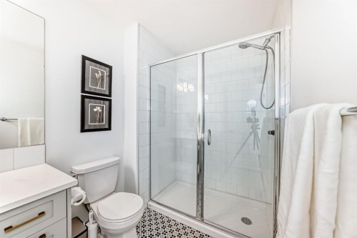 81 Herron Mews Ne, Calgary, AB - Indoor Photo Showing Bathroom