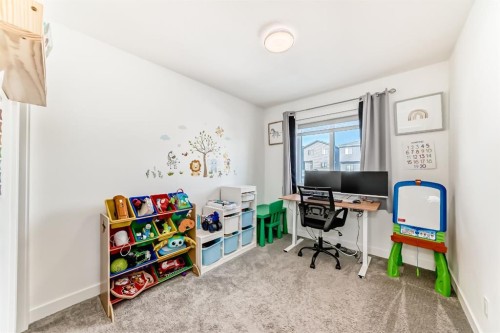 81 Herron Mews Ne, Calgary, AB - Indoor Photo Showing Office