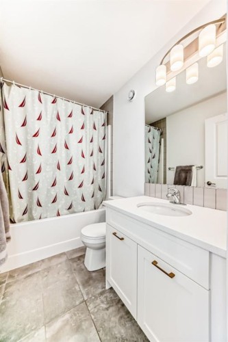 81 Herron Mews Ne, Calgary, AB - Indoor Photo Showing Bathroom