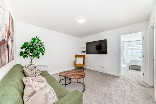 81 Herron Mews Ne, Calgary, AB - Indoor Photo Showing Other Room