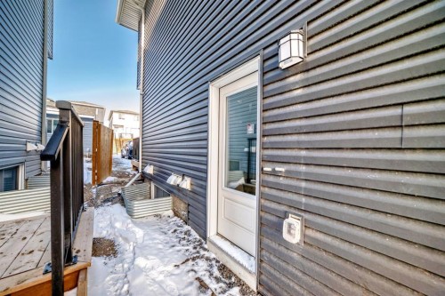 81 Herron Mews Ne, Calgary, AB - Outdoor