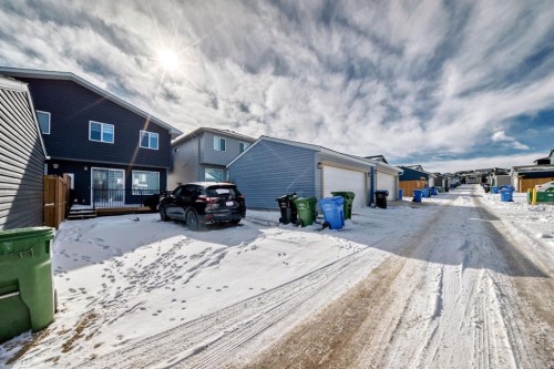 81 Herron Mews Ne, Calgary, AB - Outdoor