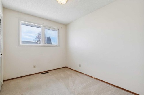 6820 4 Avenue Se, Calgary, AB - Indoor Photo Showing Other Room