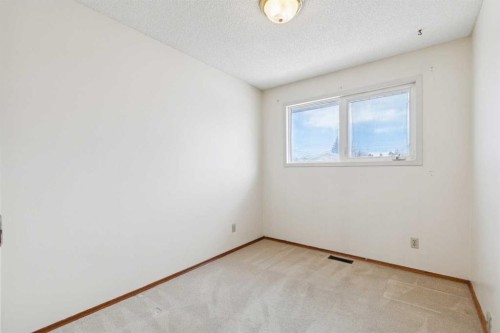 6820 4 Avenue Se, Calgary, AB - Indoor Photo Showing Other Room