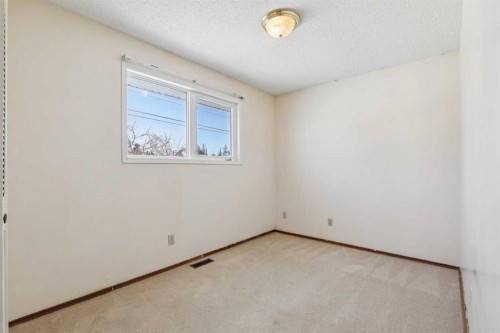 6820 4 Avenue Se, Calgary, AB - Indoor Photo Showing Other Room