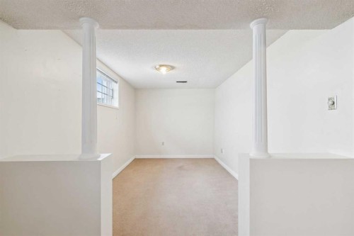 6820 4 Avenue Se, Calgary, AB - Indoor Photo Showing Other Room