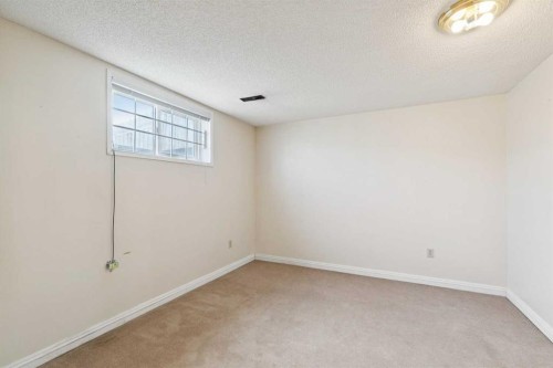 6820 4 Avenue Se, Calgary, AB - Indoor Photo Showing Other Room