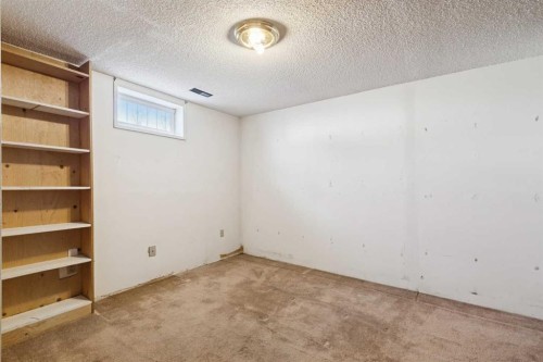 6820 4 Avenue Se, Calgary, AB - Indoor Photo Showing Other Room