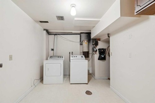 6820 4 Avenue Se, Calgary, AB - Indoor Photo Showing Laundry Room