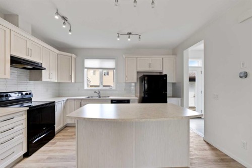 124 Cityspring Way Ne, Calgary, AB - Indoor Photo Showing Kitchen