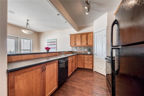 144 Rocky Vista Terrace Nw, Calgary, AB - Indoor Photo Showing Kitchen